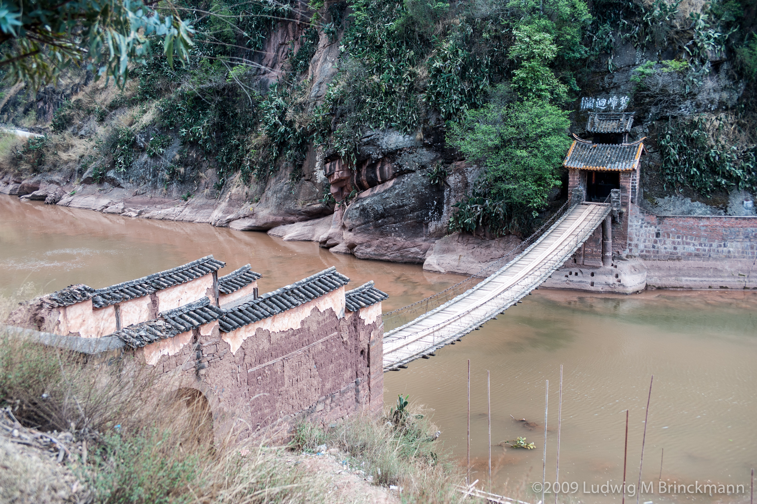 Picture: Iron chain bridge across the Bijiang in Yunlong. 
