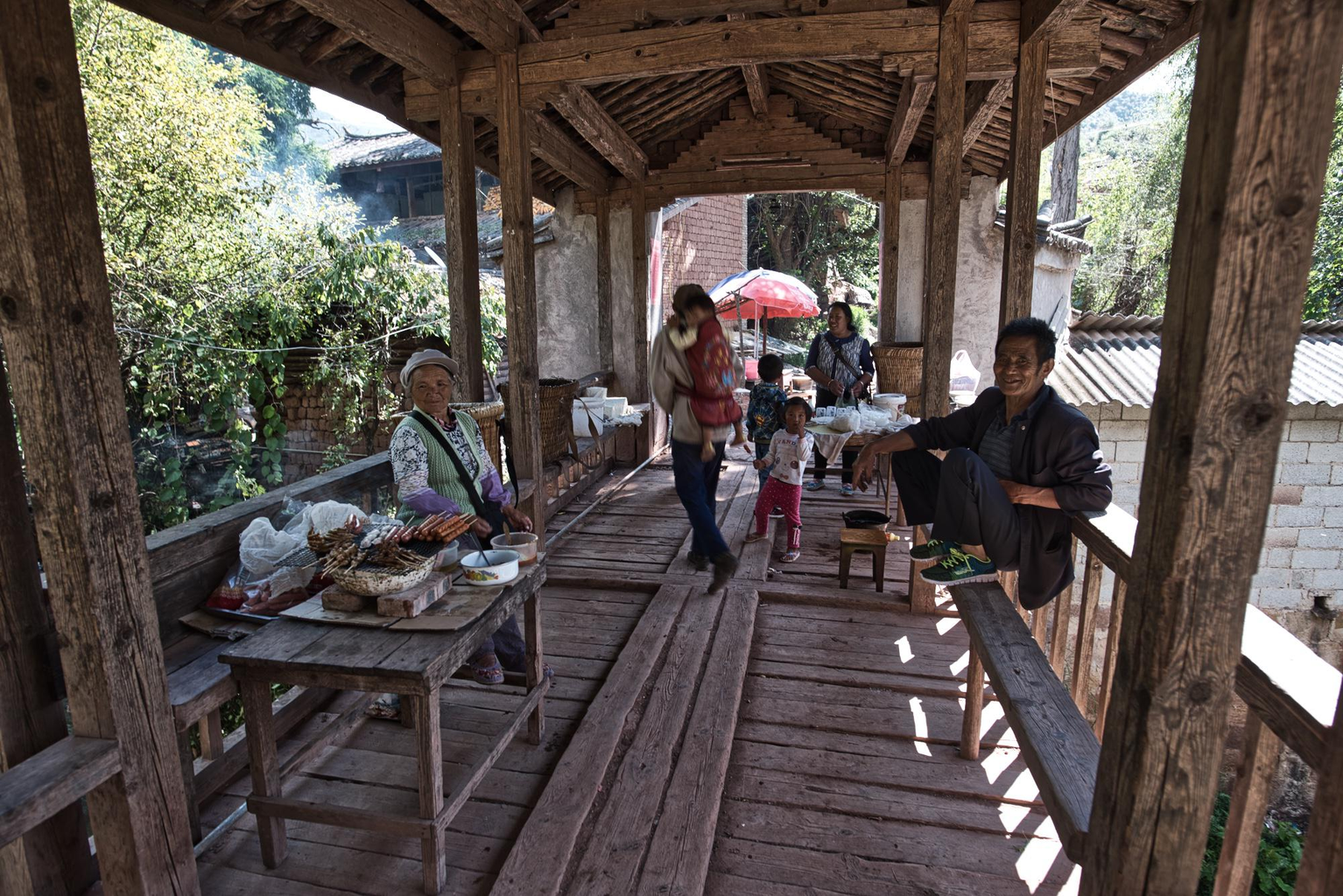 Picture: An old covered bridge in Shijing 师井 village used for trade on market day.