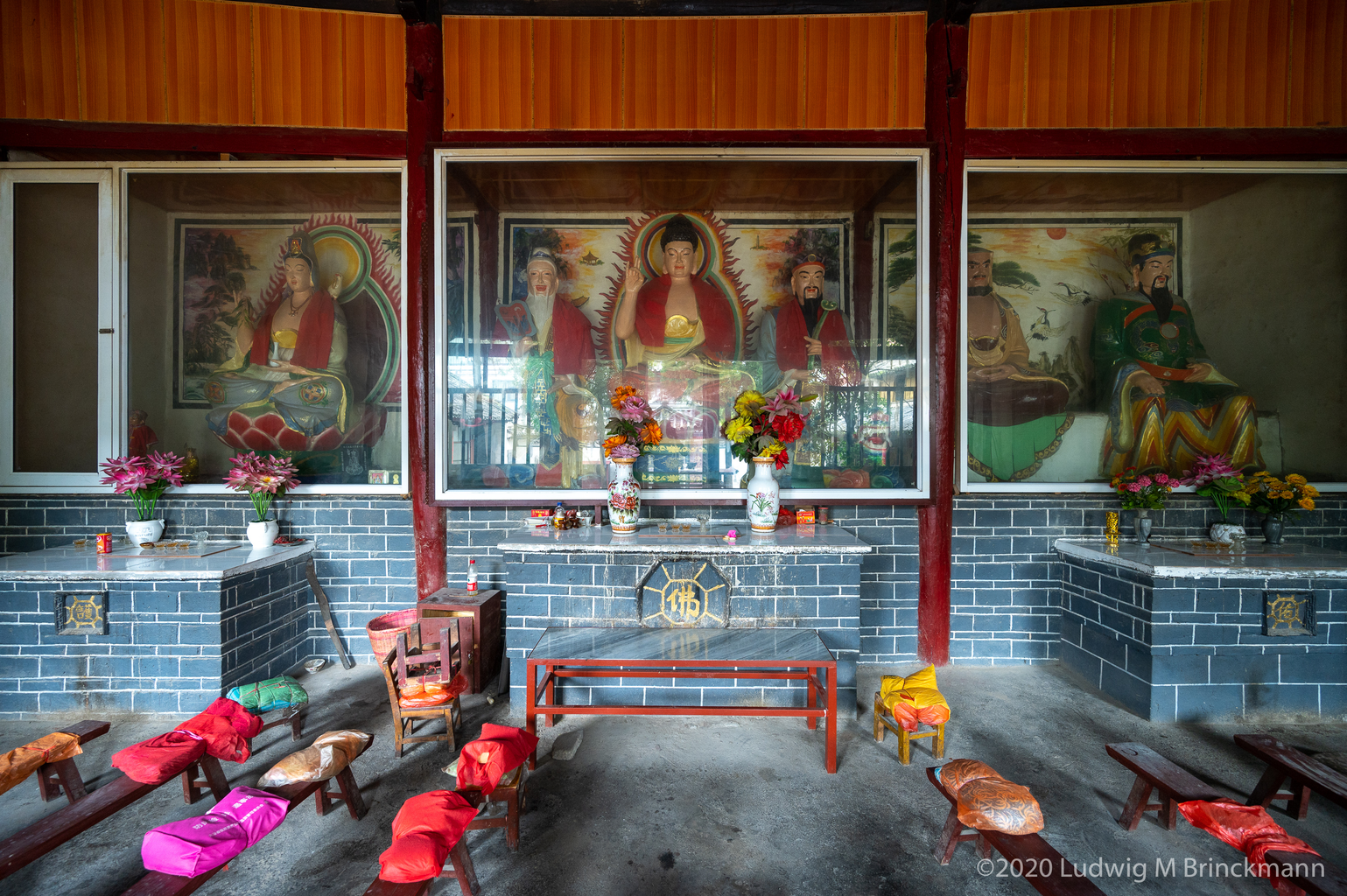 Picture: Buddhist village temple in 小庆洞.