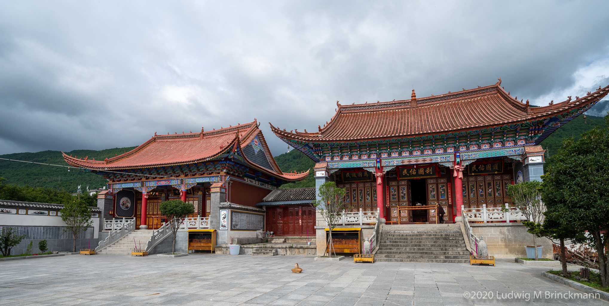 Picture: Large new Benzhu temple with Wenchang temple next to it.