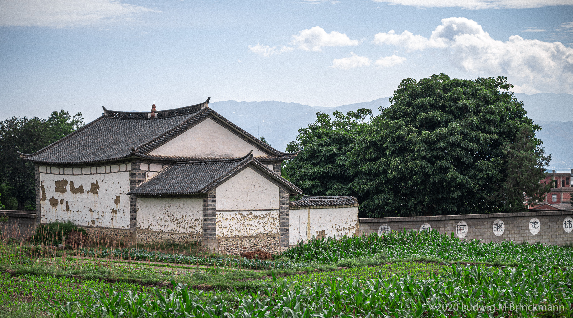 Picture: A more or less abandoned temple in honour of 段思平, the founder of the Dali Kingdom