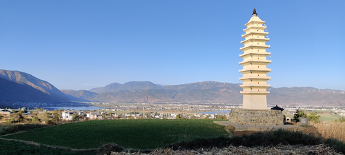 Picture: Around the old village of Jiuzhou 旧州 are three pagodas. This one is the oldest, dating back to the period of the Dali Kingdom.