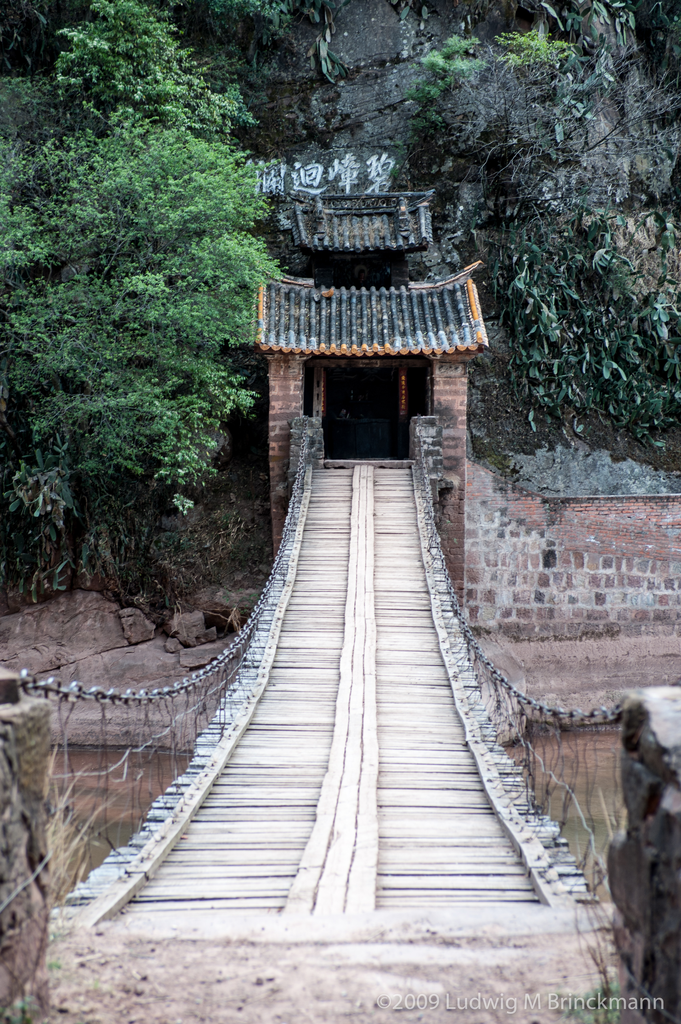 Picture: Iron chain bridge across the Bijiang in Yunlong. 