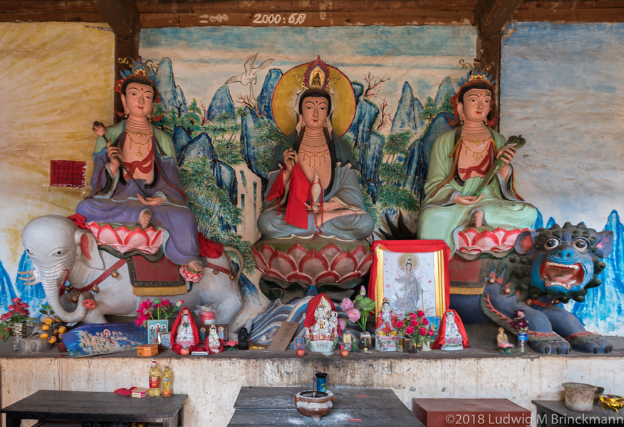 Picture: A temple complex outside Binju&nbsp;宾居.da