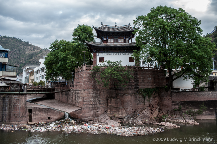 Picture: Buddhist temple in the center of Yunlong town.