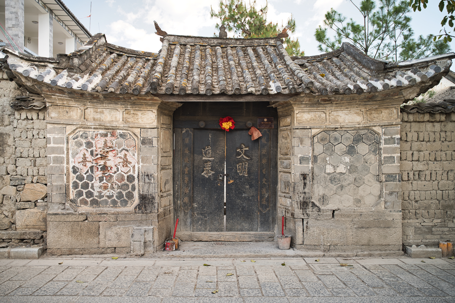 Picture: Qing dynasty temple with a beautiful gate.