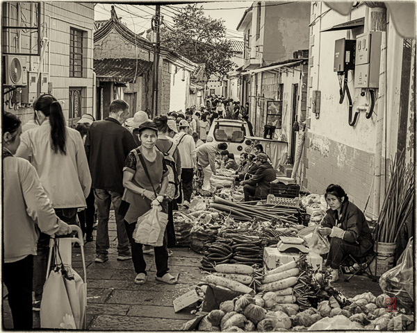 teaser image for Shiping Guanyin Temple Alley Market slides