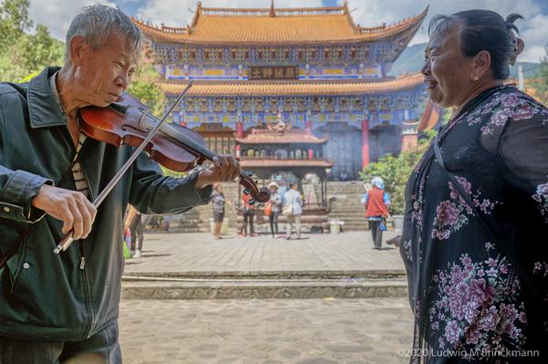 Joy of the Bai Temple Fair