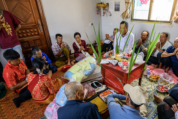 Dai Wedding: Tying the Thread 拴钱